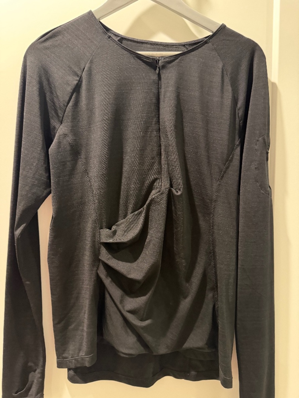 Athleta Long Sleeve Rash Guard Sun Guard Cover Up Black Shirt Large